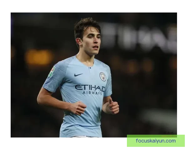 范戴克持续受到拜仁关注，转会动态引发外界讨论。